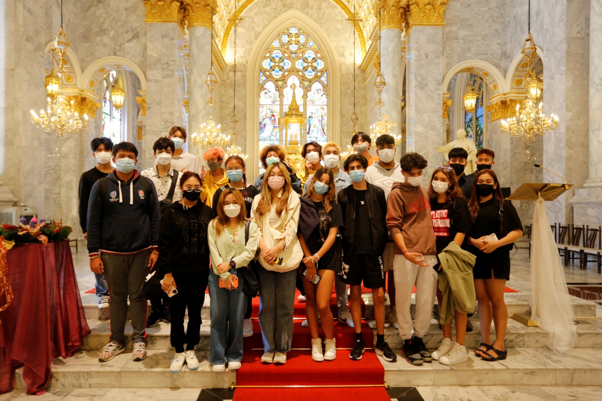 Group of Students Visits AU