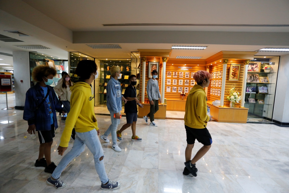 Group of Students Visits AU