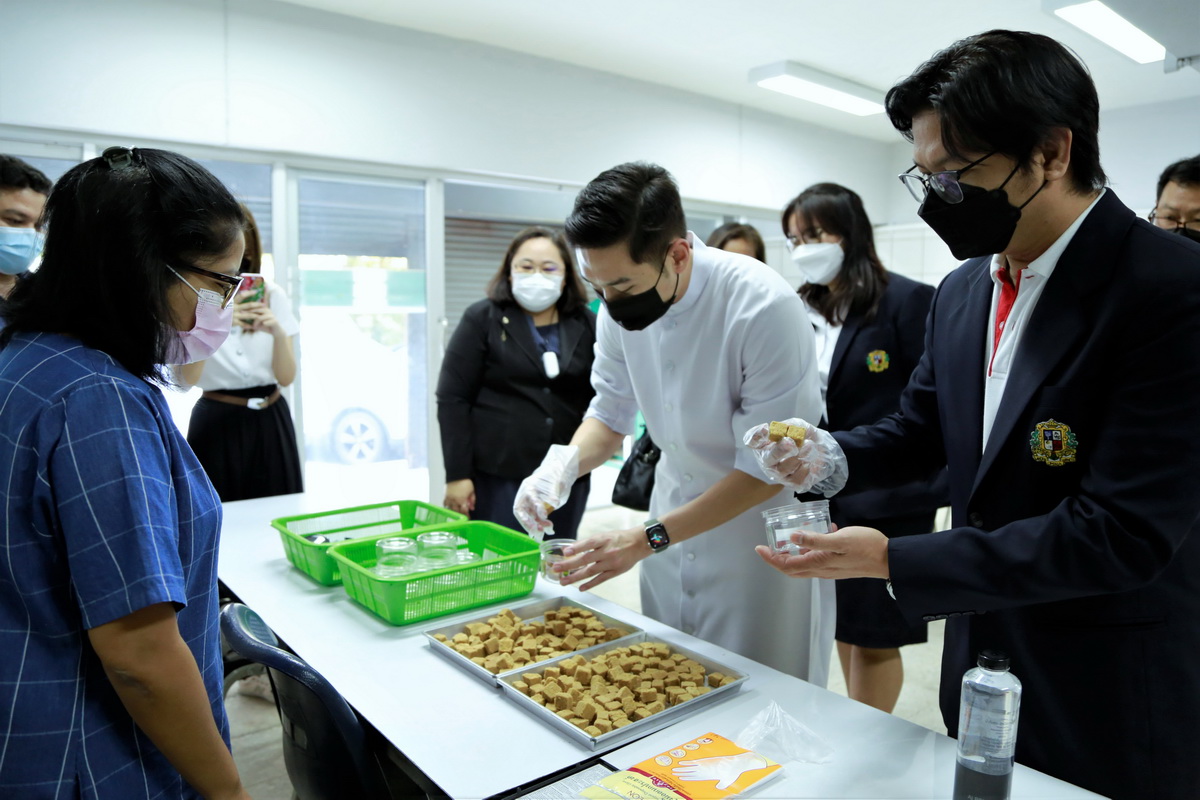 Visitors from Assumption College Rayong Visited AU