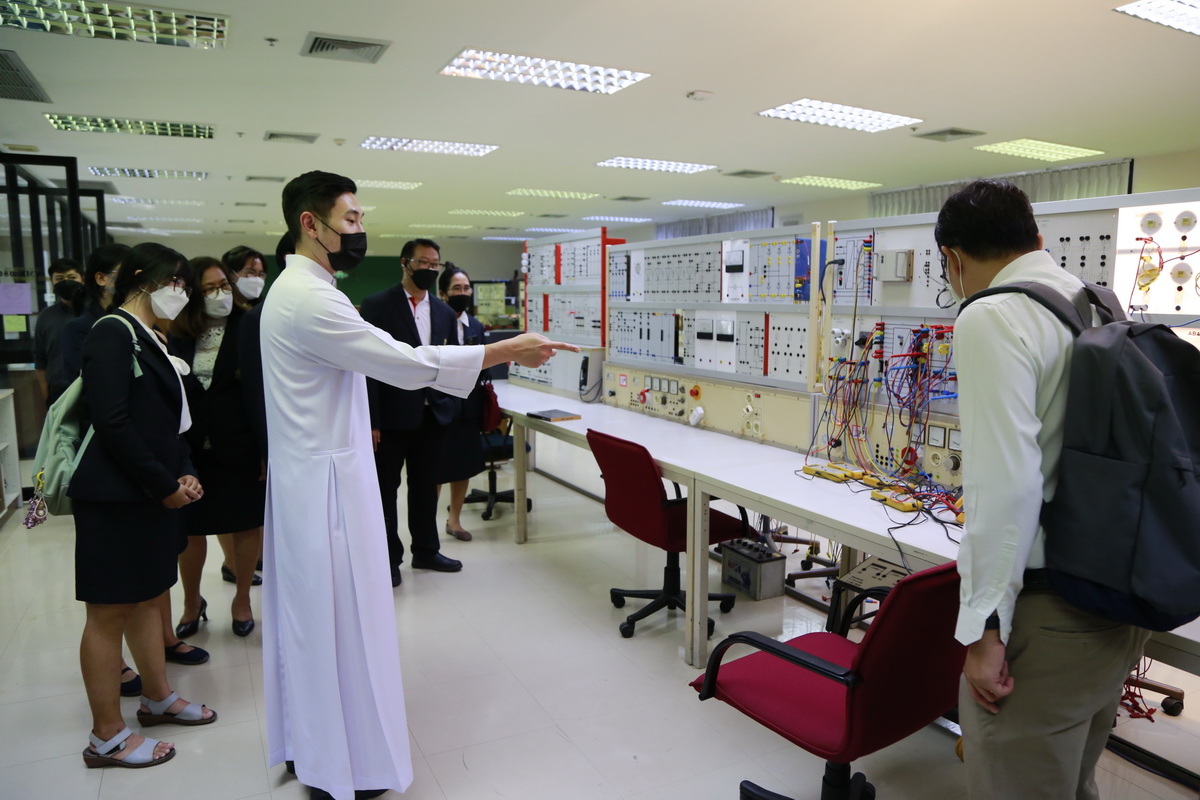 Visitors from Assumption College Rayong Visited AU