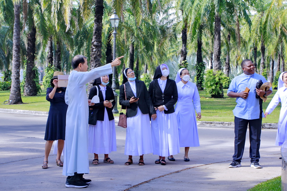 Group of The Priests Visited AU