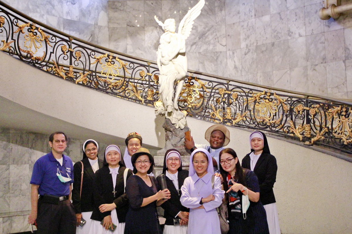 Group of The Priests Visited AU