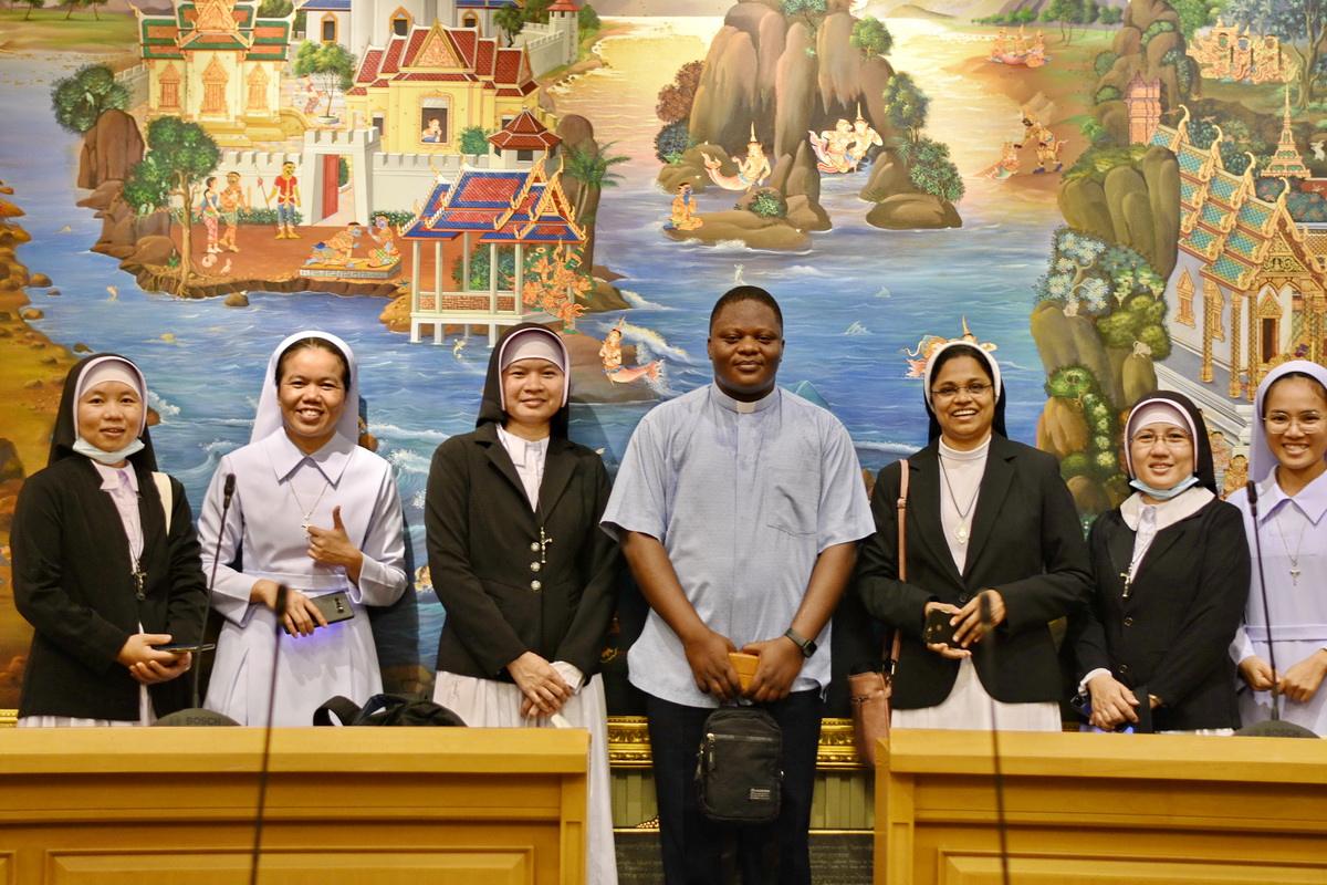 Group of The Priests Visited AU