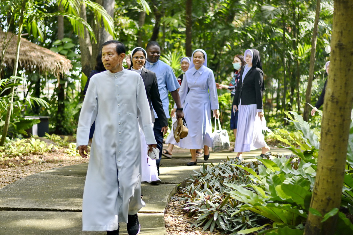 Group of The Priests Visited AU