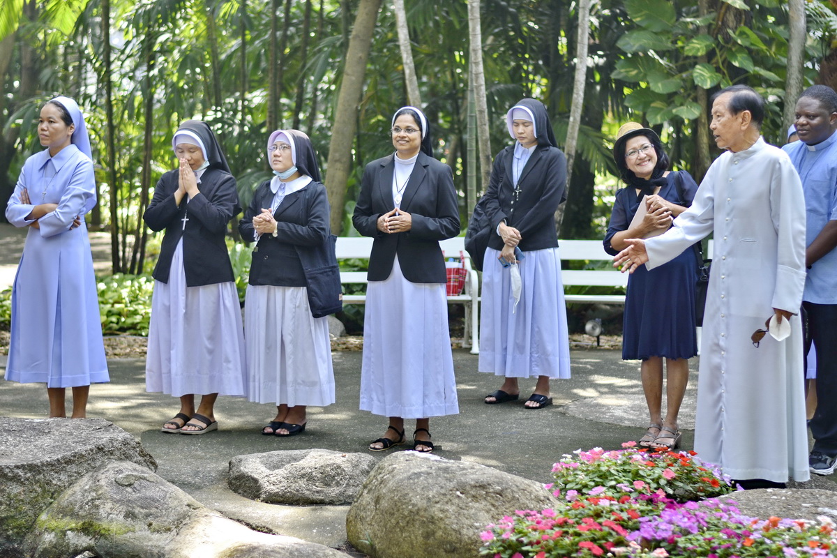 Group of The Priests Visited AU