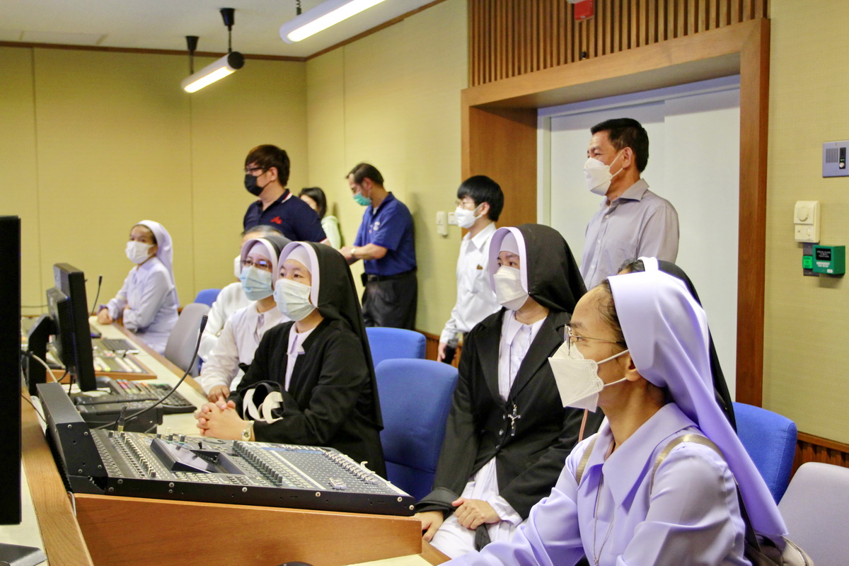 Group of The Priests Visited AU