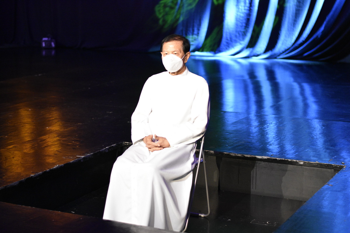 Group of The Priests Visited AU