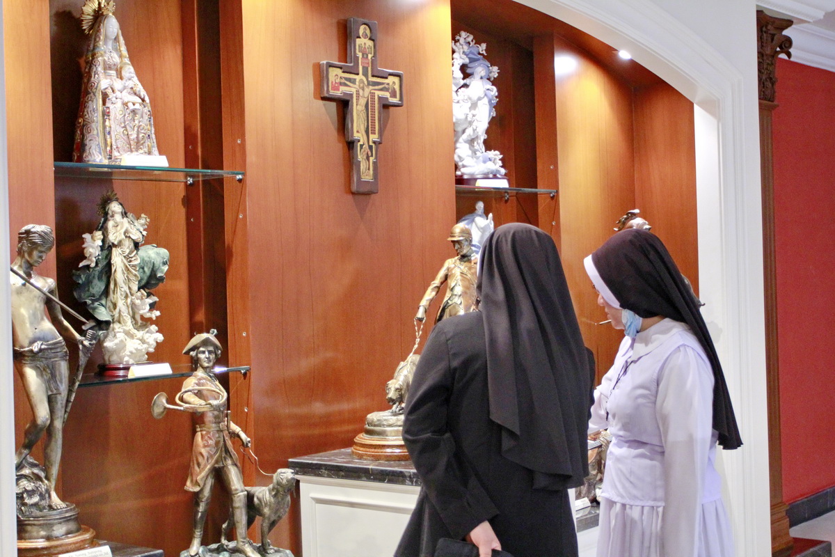 Group of The Priests Visited AU