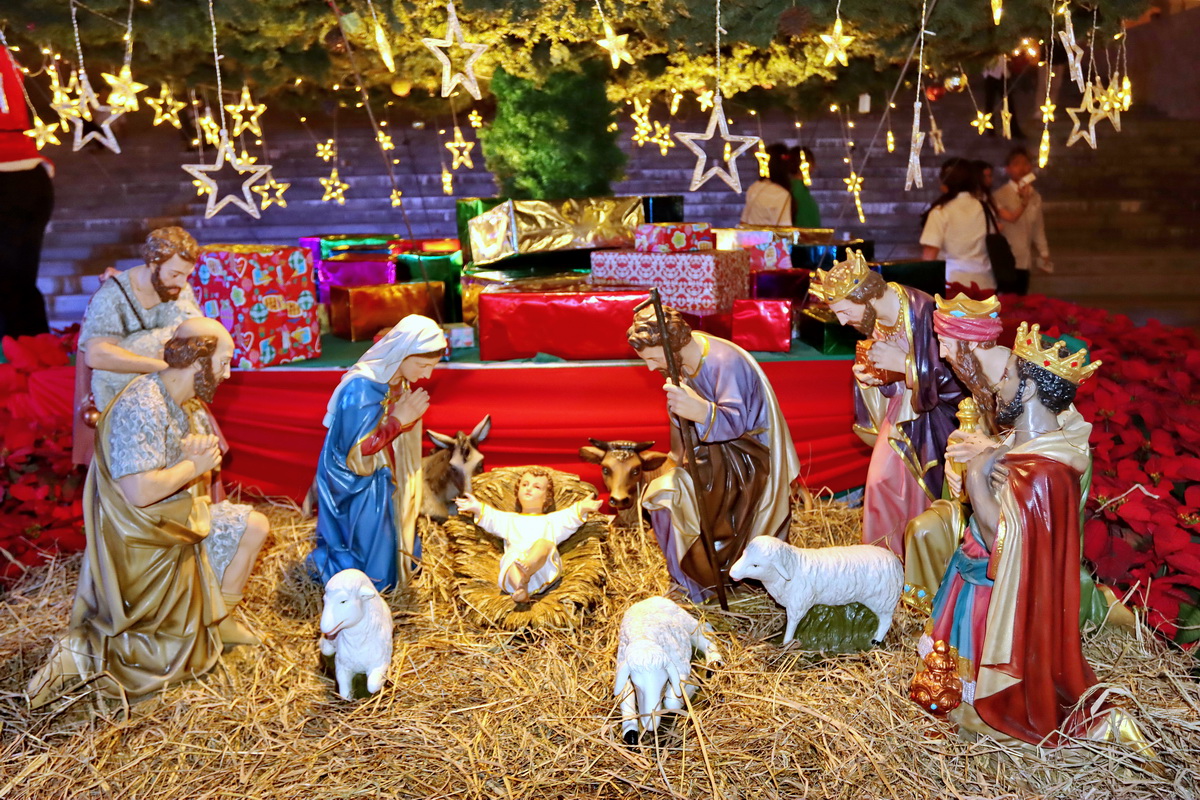 AU-Lights-Christmas-2023-around