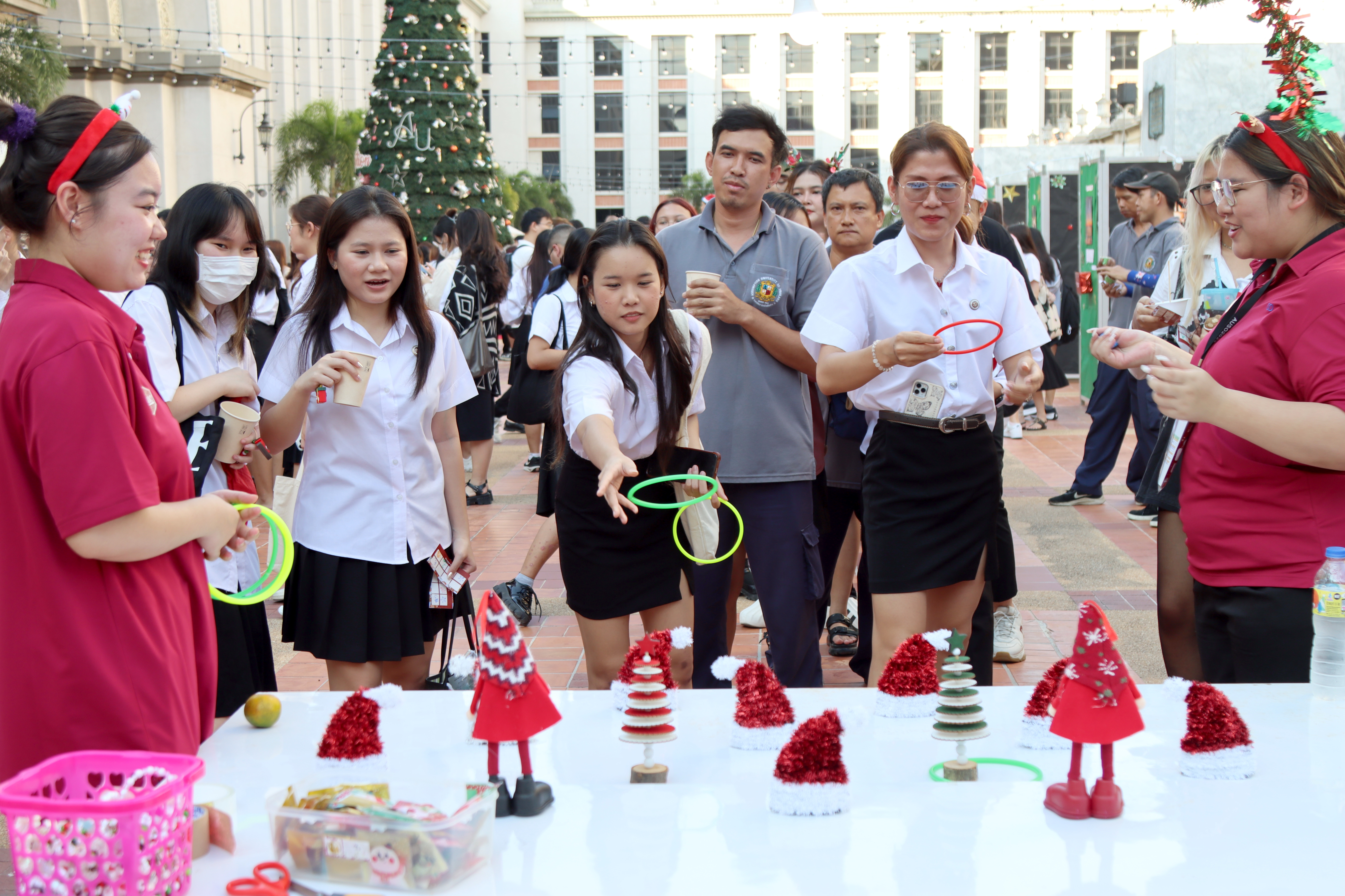 AU-Lights-Christmas-2023-booths