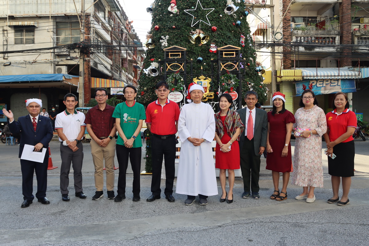 AU-Lights-Christmas-2023-booths