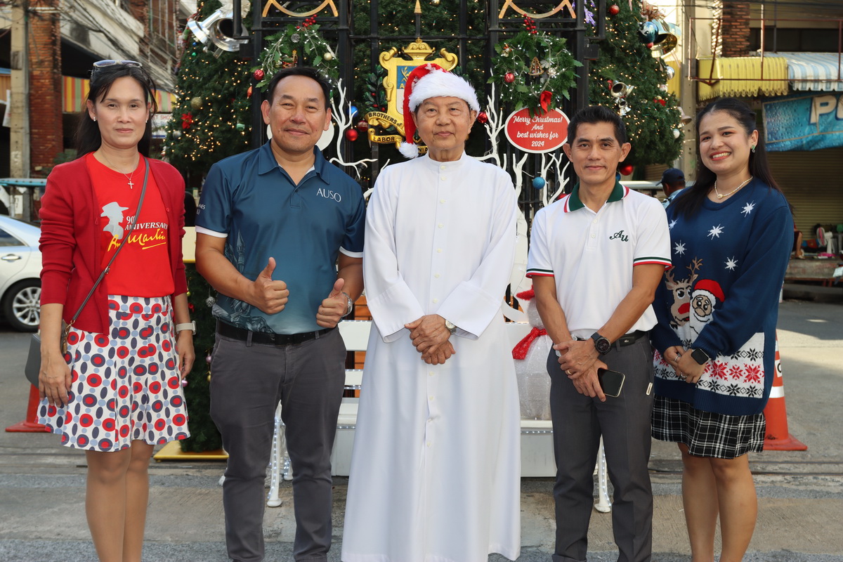 AU-Lights-Christmas-2023-booths