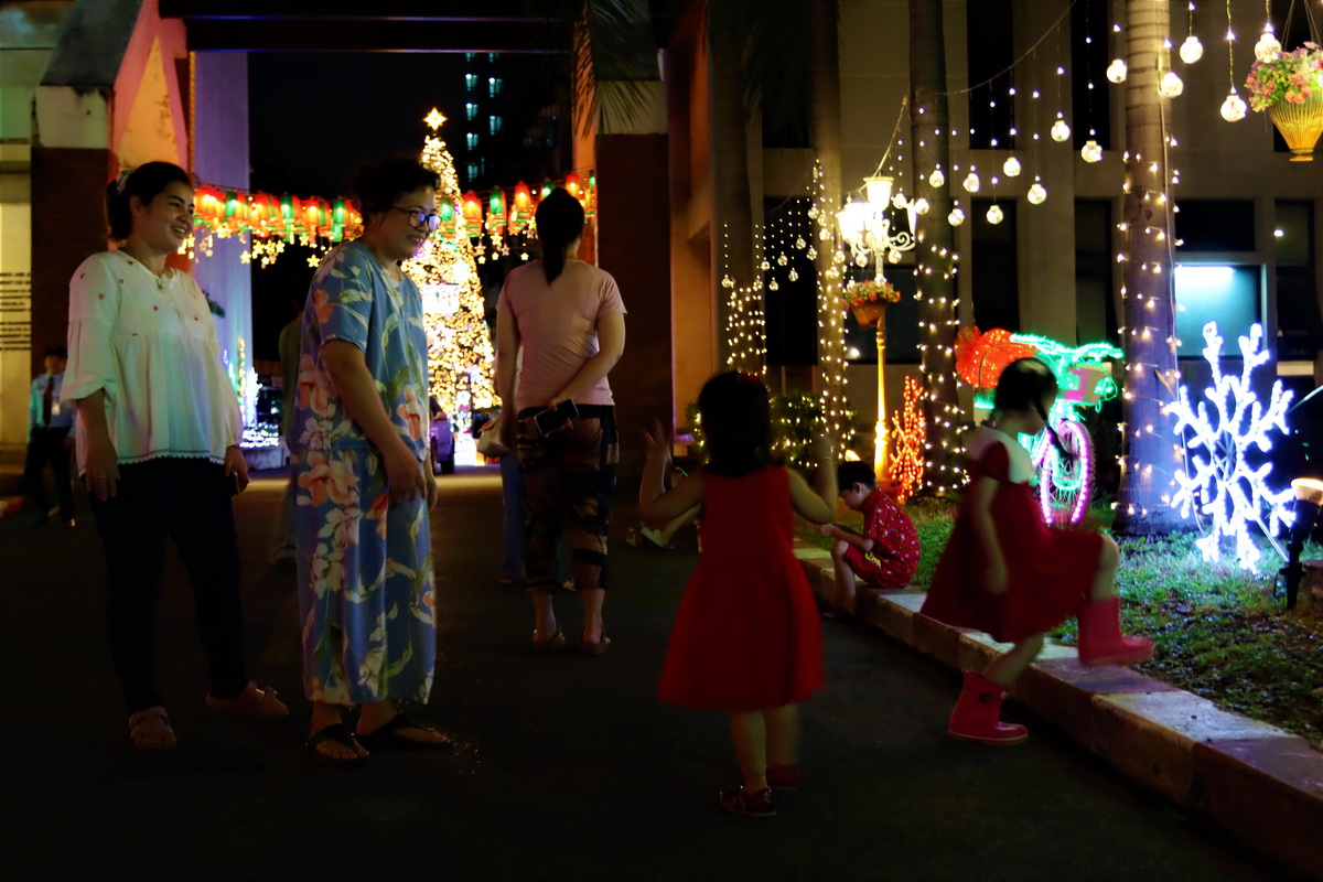 AU-Lights-Christmas-2023-booths