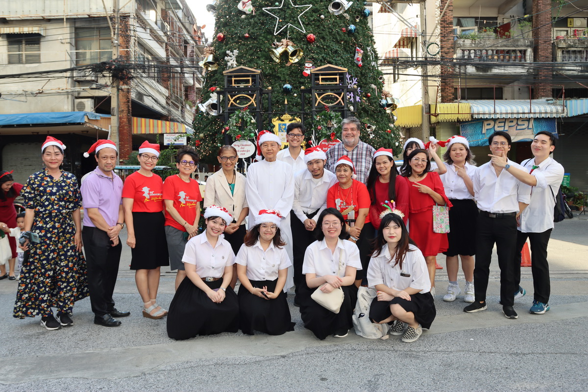 AU-Lights-Christmas-2023-booths