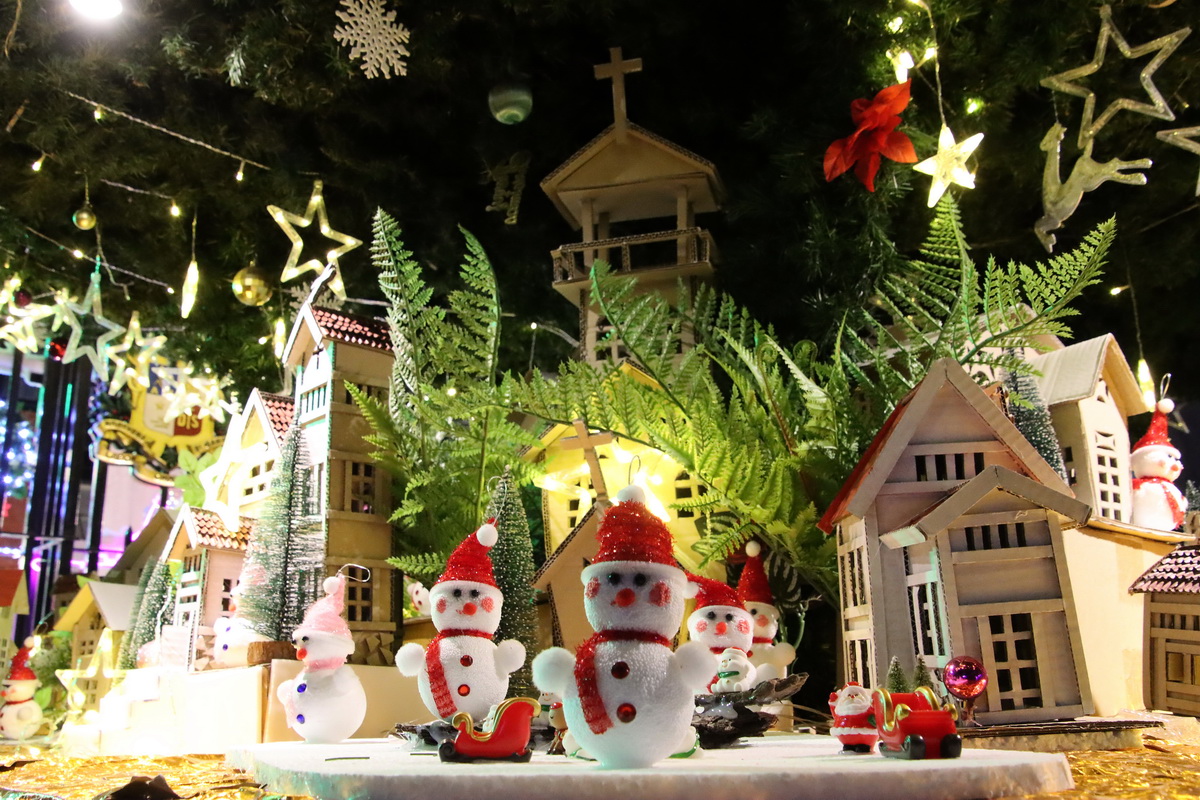 It’s Beginning to Look a Lot Like Christmas at Assumption University